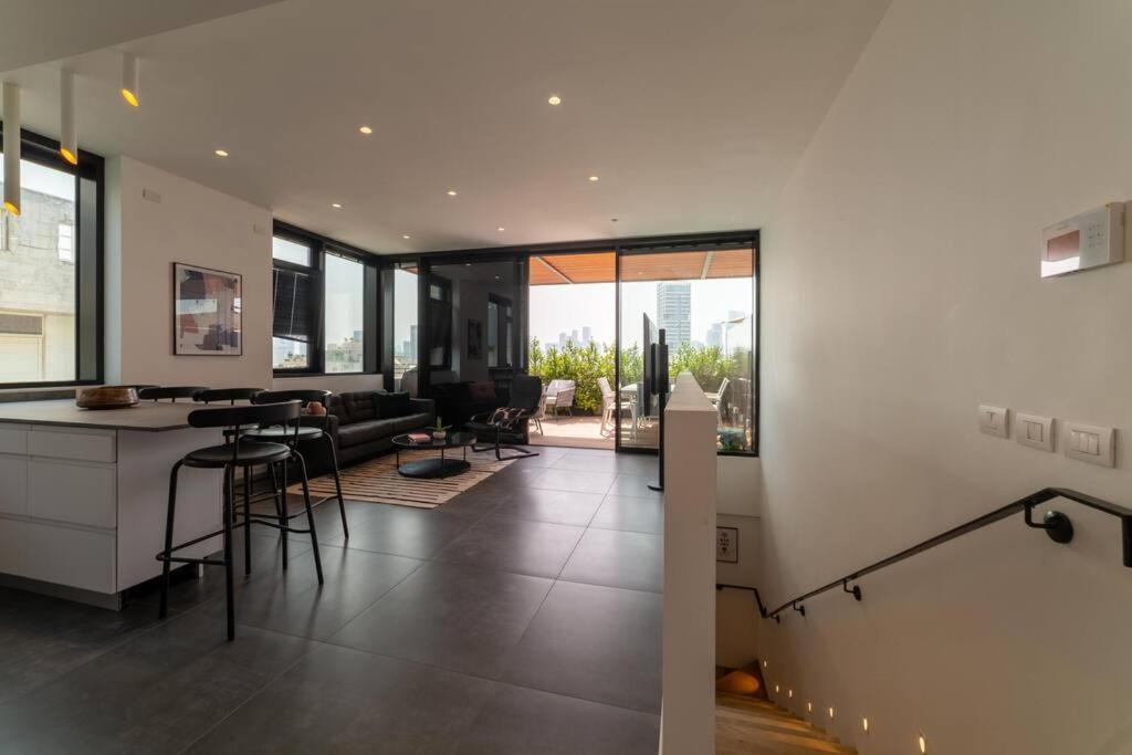 Amazing Penthouse On Gordon Beach 8 Guests Tel Aviv Eksteriør bilde