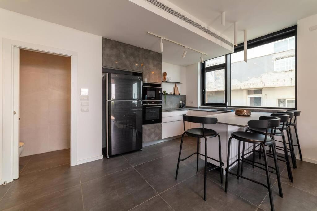 Amazing Penthouse On Gordon Beach 8 Guests Tel Aviv Eksteriør bilde