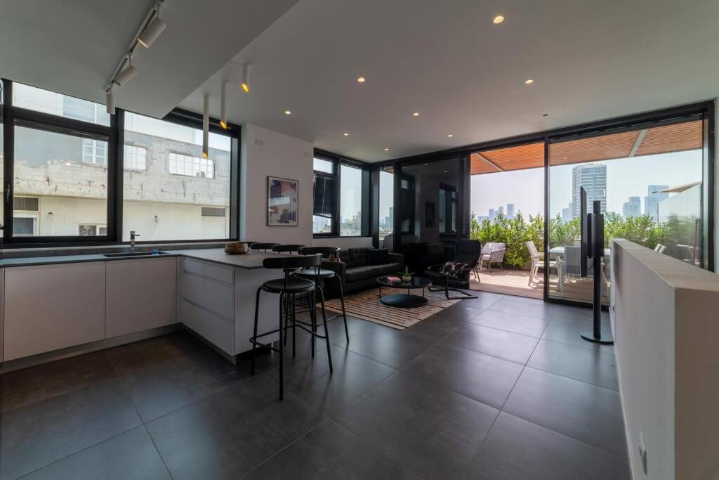 Amazing Penthouse On Gordon Beach 8 Guests Tel Aviv Eksteriør bilde