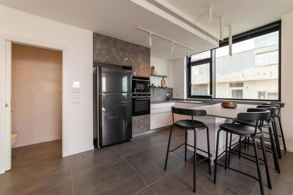 Amazing Penthouse On Gordon Beach 8 Guests Tel Aviv Eksteriør bilde